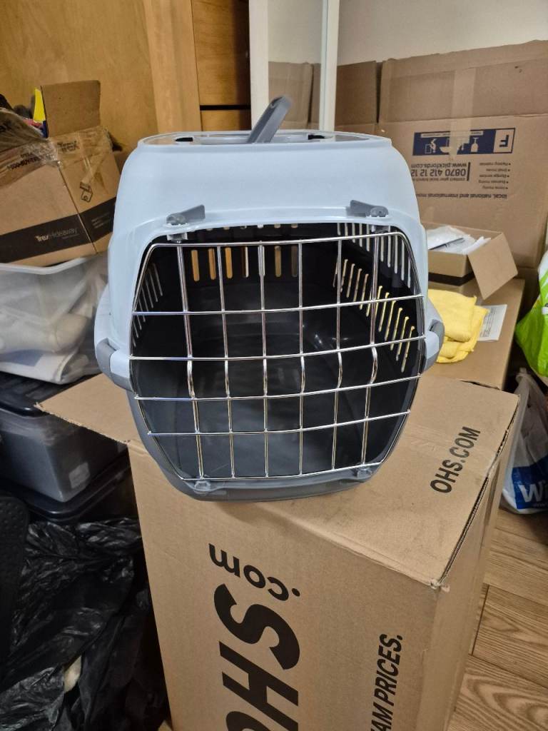Cat carrier  & scratch  post 