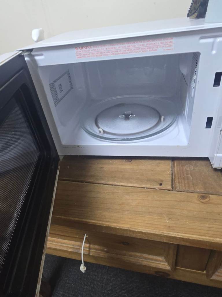 White Microwave Oven - Clean and Fully Working