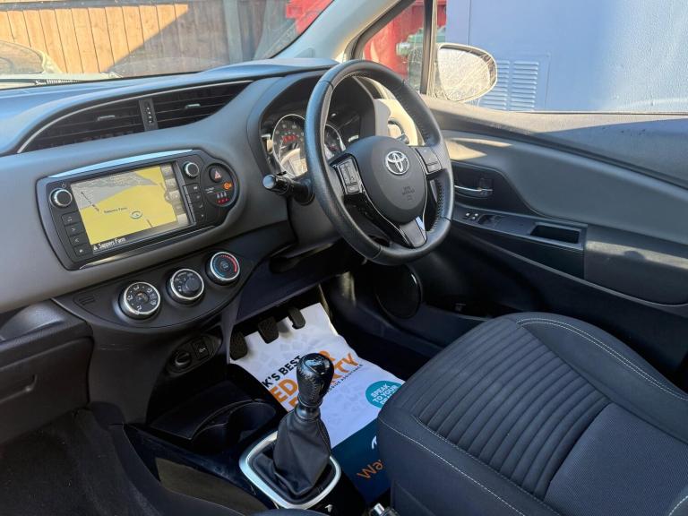 2016 Toyota Yaris 1.33 Dual VVT-i Design Euro 6 5dr HATCHBACK Petrol Manual