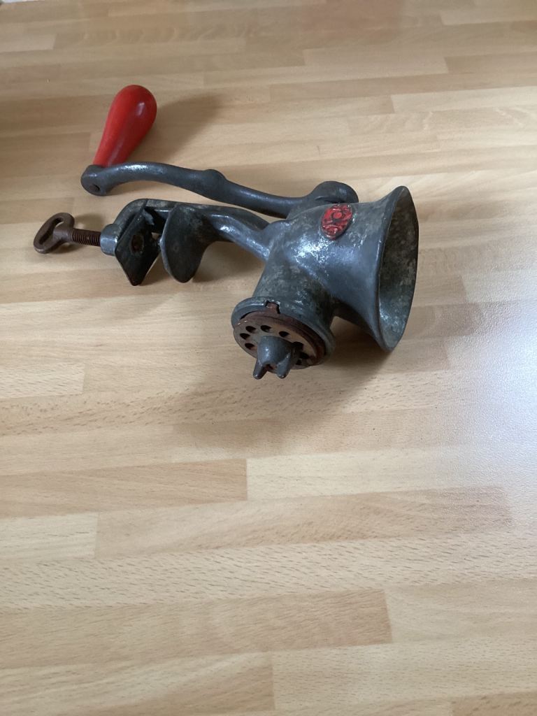 Spong Vintage metal meat mincer / grinder. Nice decorative item.
