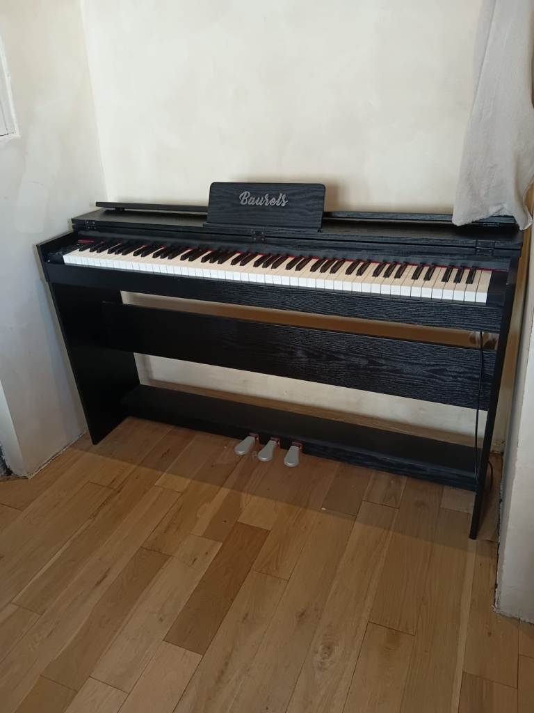 Baurrels Digital Piano – 88 Weighted Keys – Excellent Condition