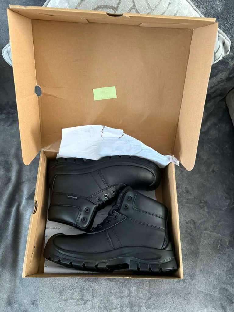 Brand New Waterproof safety Boots