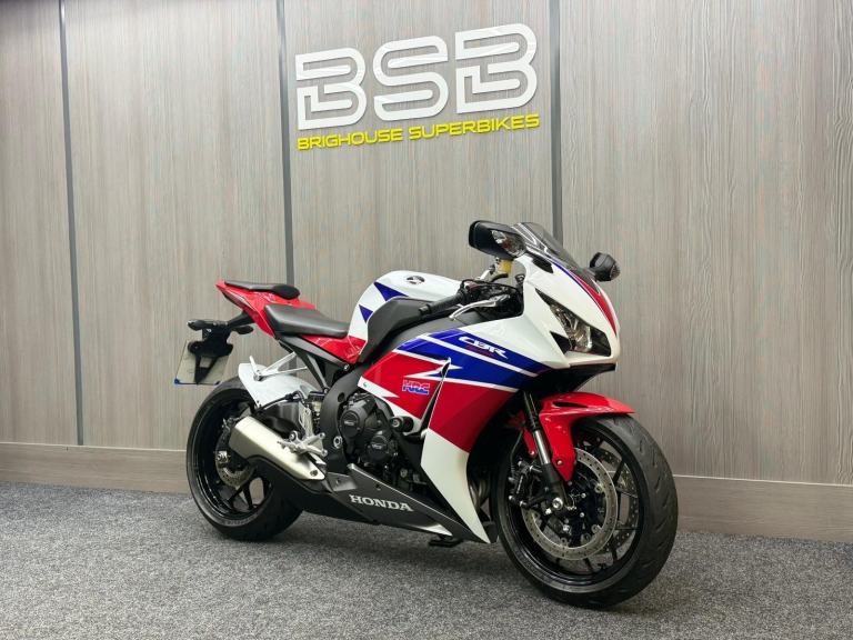 2015 15 Honda CBR 1000RR RR - E - JUST 4981 miles - Single owner
