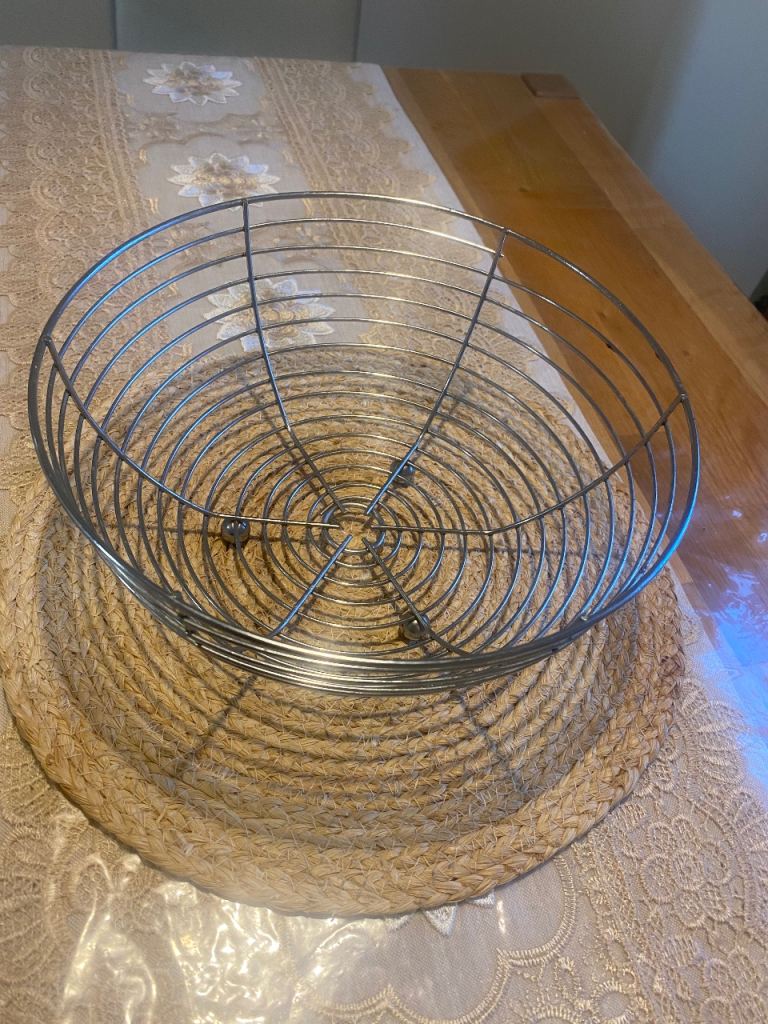 Metal Wire Fruit Bowl / Basket - Good Condition
