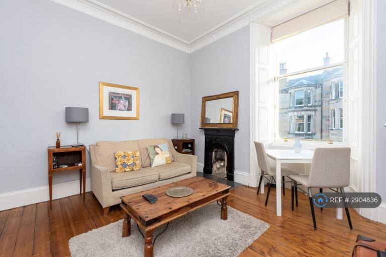 1 bedroom flat in Brunton Terrace, Edinburgh, EH7 (1 bed) (#2904836)