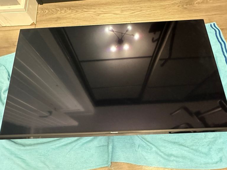 Panasonic mz800 42 inch oled (READ DESCRIPTION)