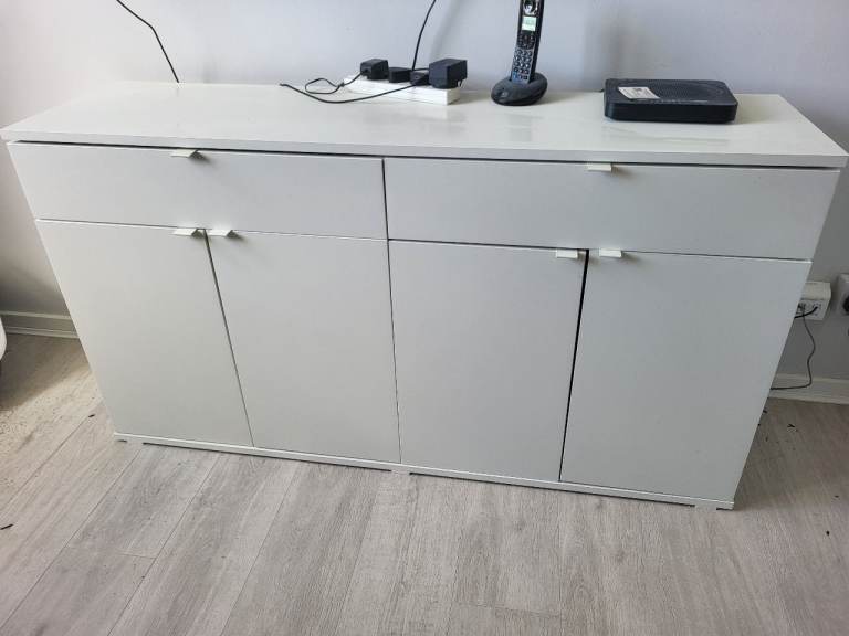 White Storage Unit with Drawers and Cupboards – Good Condition