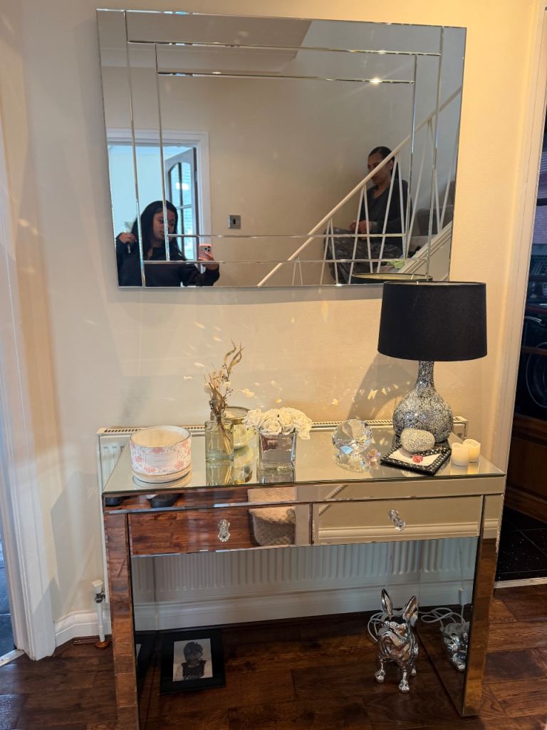 Immaculate Mirrored Console Hallway Table 2Drawers - 100cm Wide - Collection Only