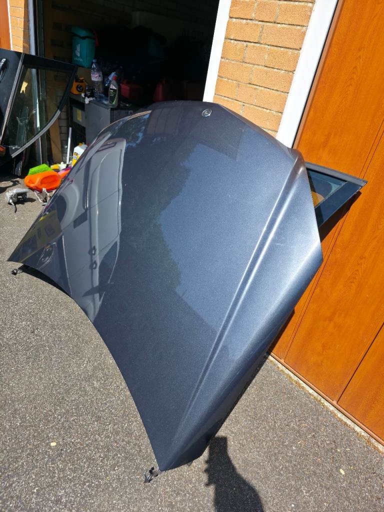 🚗 Mercedes C-Class W204 (2010) Bonnet + Boot Lid – Clean Condition