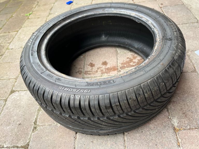 Avon ZV3 195/50R15 tyre, 9mm tread