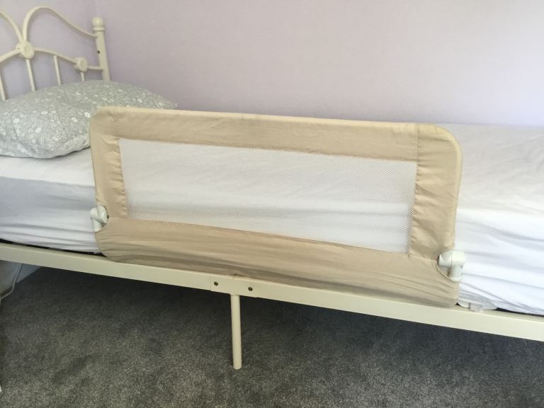 Child’s bed guard