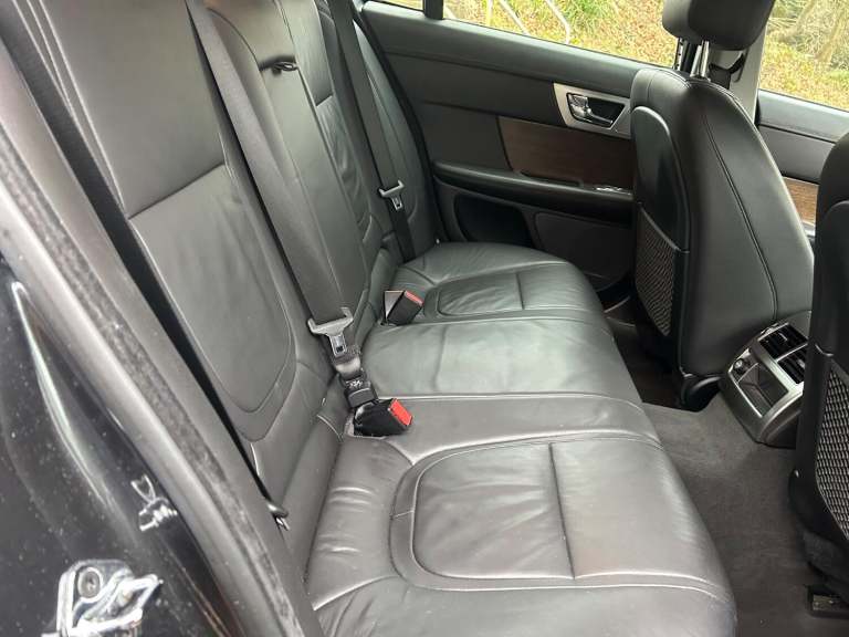 JAGUAR XF 3.0 d V6 240*LUXURY*ONLY73K-Xenons-Nav-BT&amp;Dab-LTHR**Stunning Example