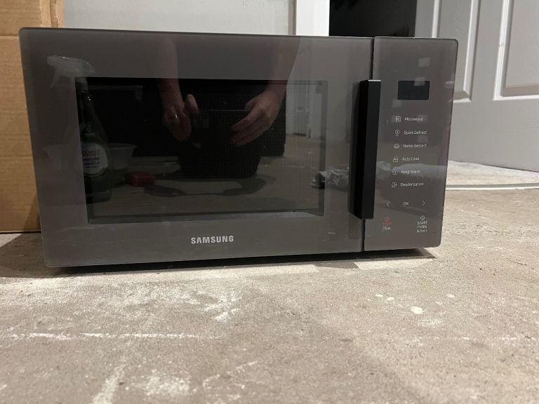 Samsung microwave immaculate condition