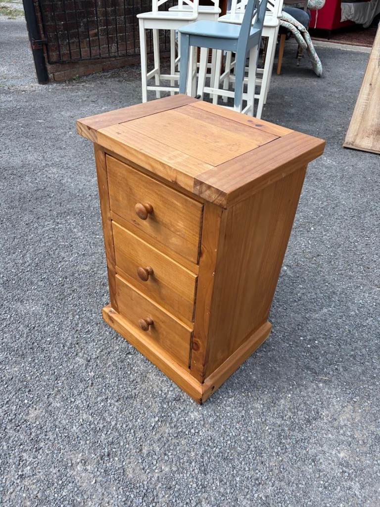  Chunky Rustic Pine 3 Drawer Bedside Cabinet