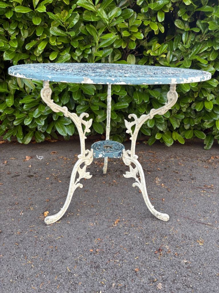 RUSTIC ROUND ALUMINIUM GARDEN TABLE