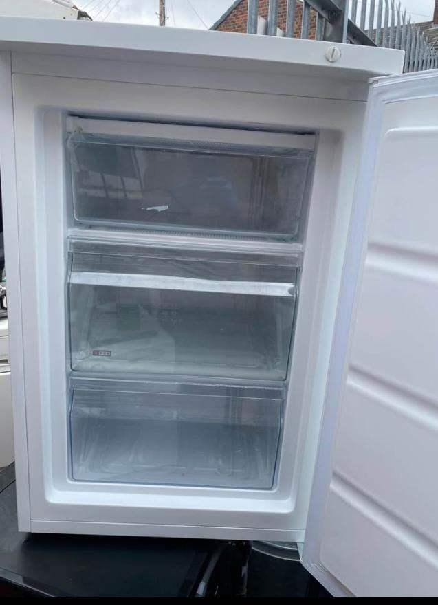 Bosch Under Counter Freezer – Used – £100 | Free Delivery
