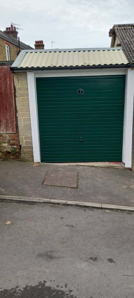 Lock up garage to rent Albany Road, Chatham, Kent ME4 5EH
