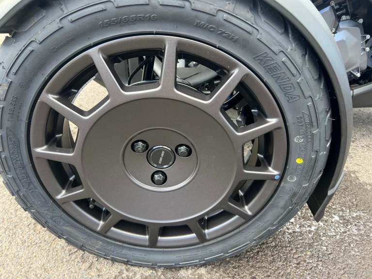 2025 Can-Am Canyon 1330cc 6 speed semi automatic Spyder trike