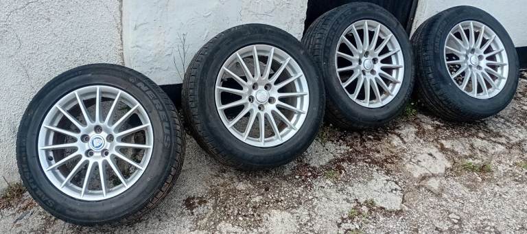 4 matching complete alloy wheels and tyres