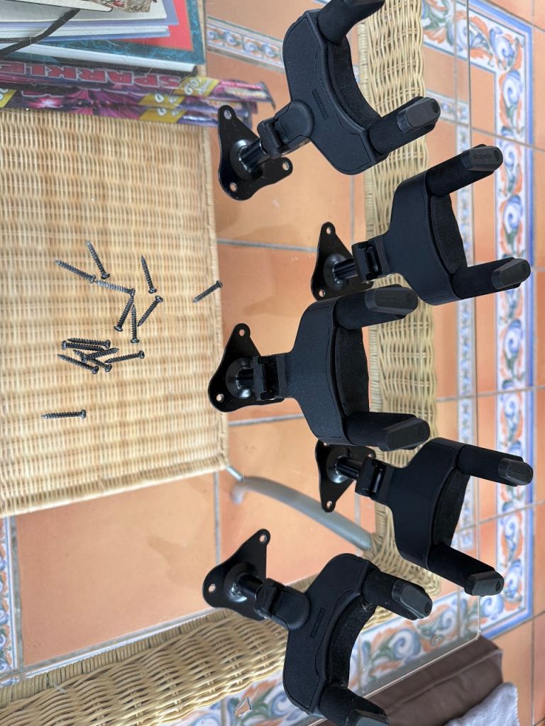 Hercules GSP39WB wall mounted guitar hangers