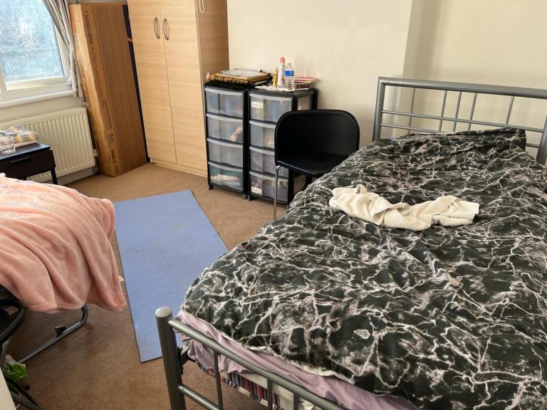 DOUBLE BED ROOM AVAILABLE TO RENT 