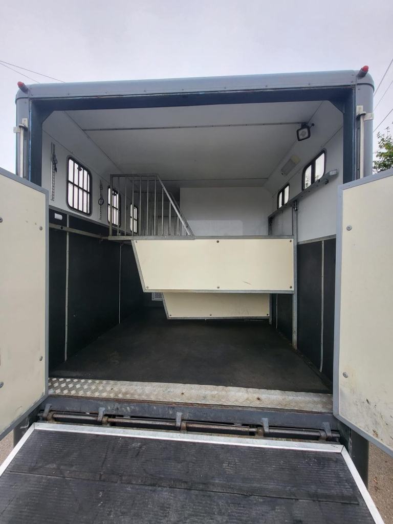 Isuzu NPR Horsebox Horse Box 2009 