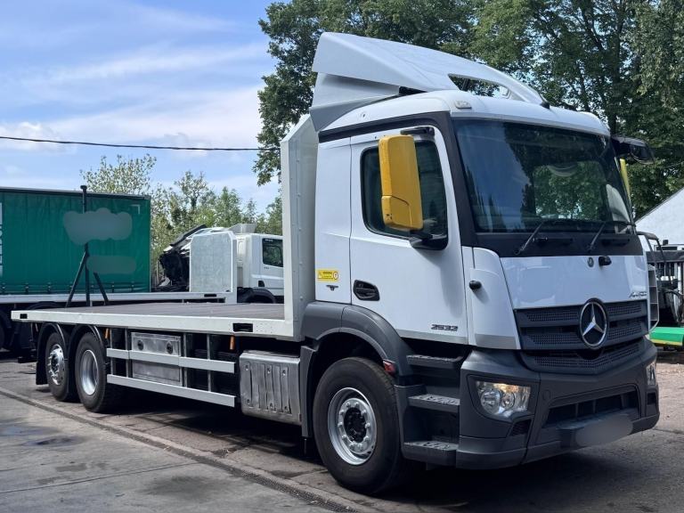 Mercedes-Benz ANTOS Flatbed with moffett attatchments