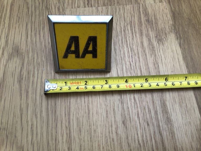 🚘 AA Car Badge 🚘 Silver and Yellow  Pre owned with New Bolts on Back  £6