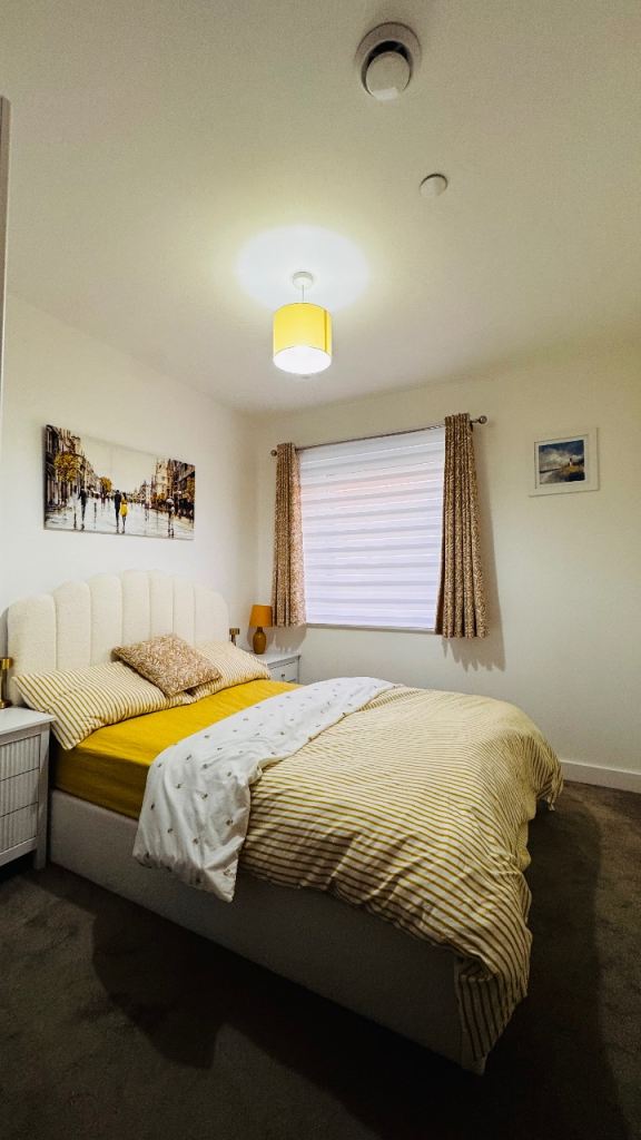 1 Double Bedroom in Two Bedrooms luxury Apartment 