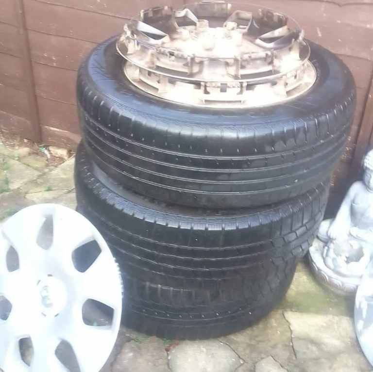 Car wheel and tyres