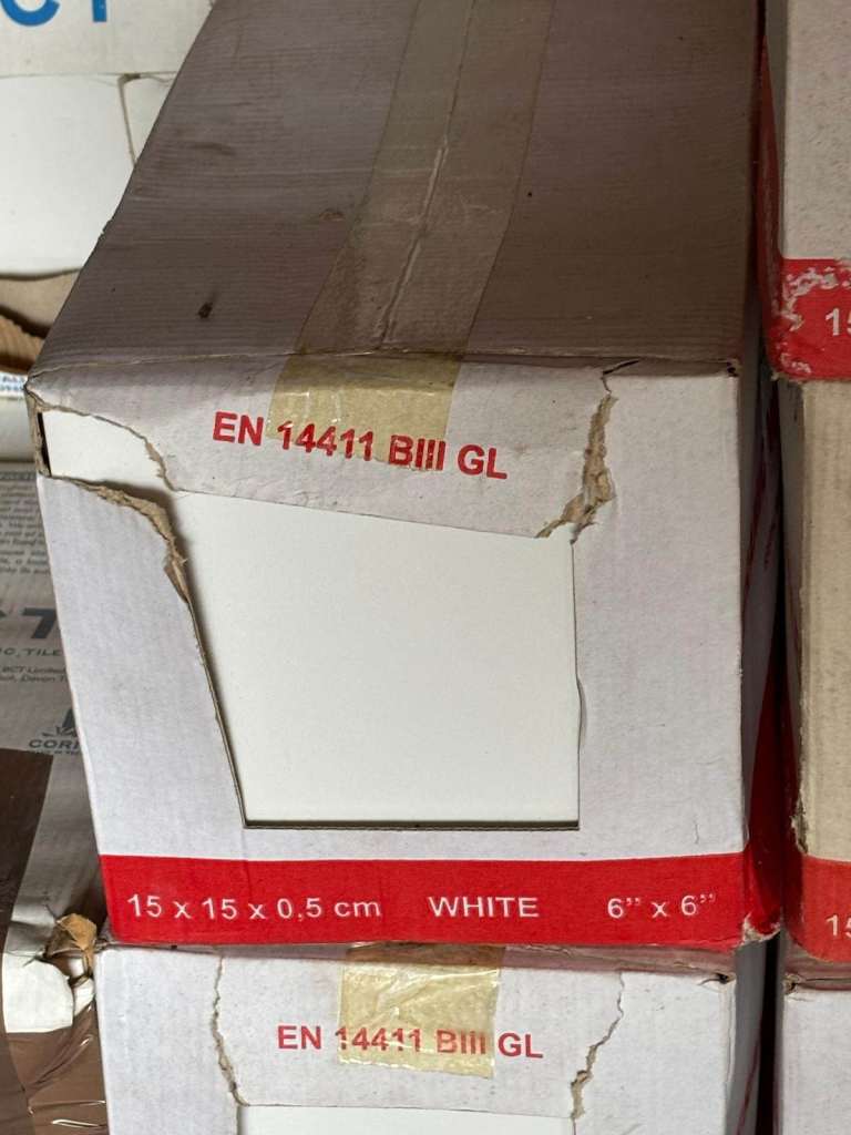 ⬜ White Wall Tiles – 15 Boxes, 660 Tiles (6” x 6”) – £20.00 ⬜