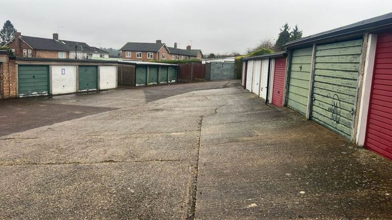 Garages to rent: Wilshere Crescent (r/o 88), Hitchin, SG4 0PG