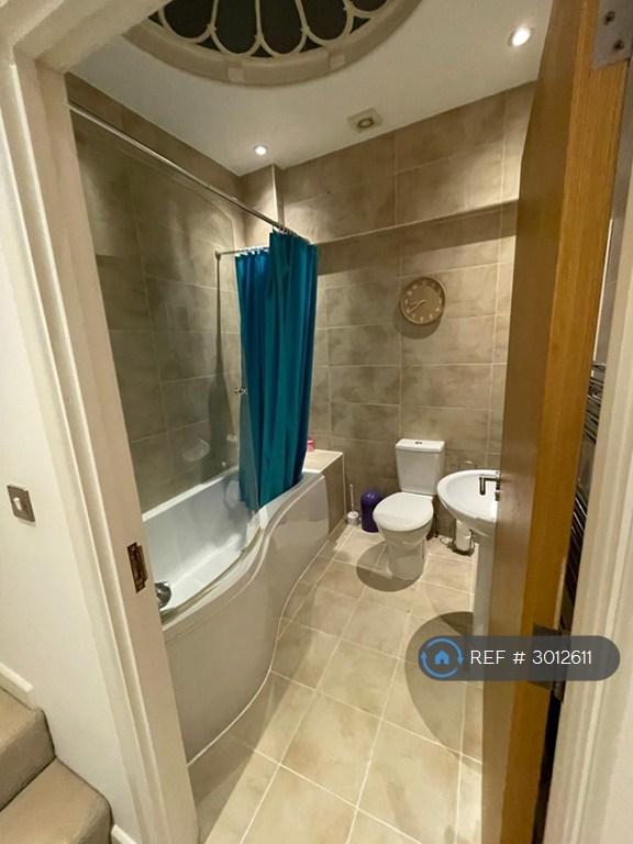 2 bedroom flat in High St, Canterbury, CT1 (2 bed) (#3012611)