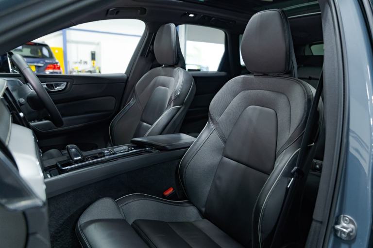 2022 Volvo XC60 2.0 B4D R DESIGN Pro 5dr AWD Geartronic ESTATE DIESEL Automatic