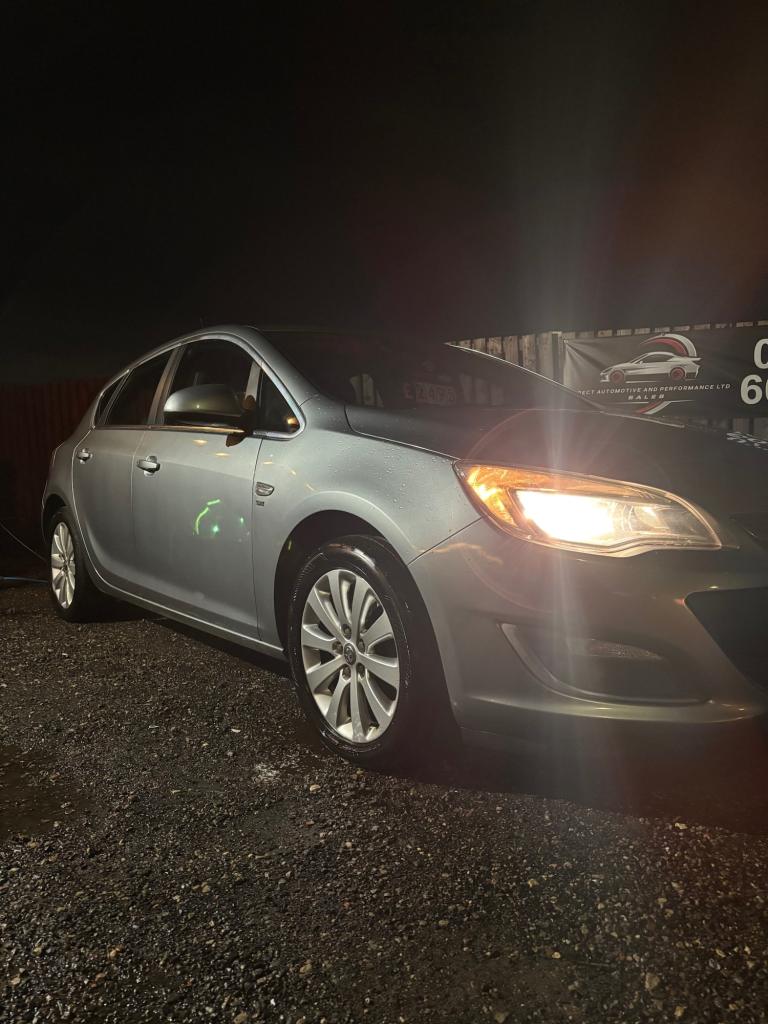 2013 Vauxhall Astra 1.7 CDTi 16V ecoFLEX 130 SE 5dr [Start Stop] HATCHBACK Diesel Manual