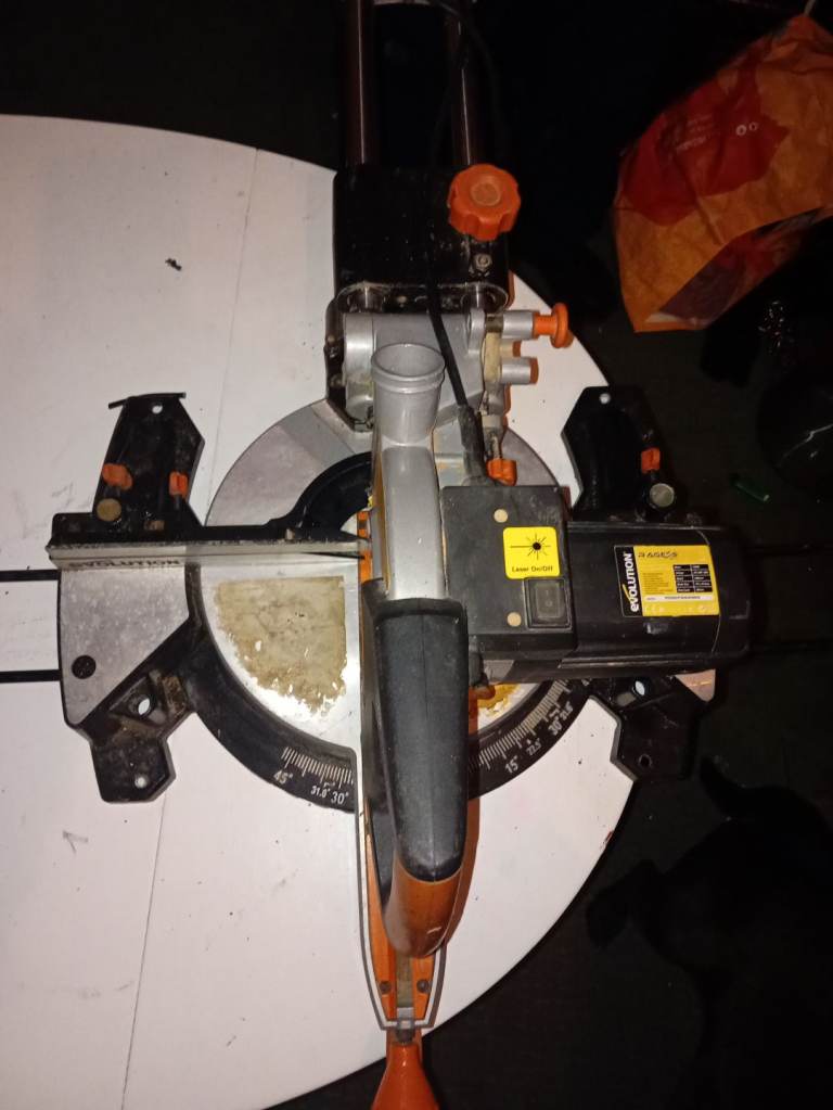 Evolution Rage 3 s-300 sliding mitre saw