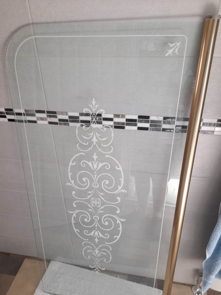 Over bath shower screen. 