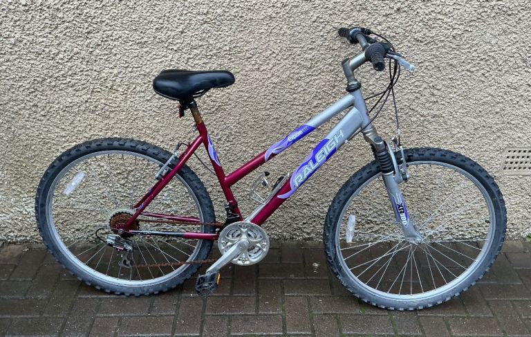 Bike/Bicycle.LADIES RALEIGH “ EXPLORE LX “ MEDIUM FRAME MOUNTAIN BIKE