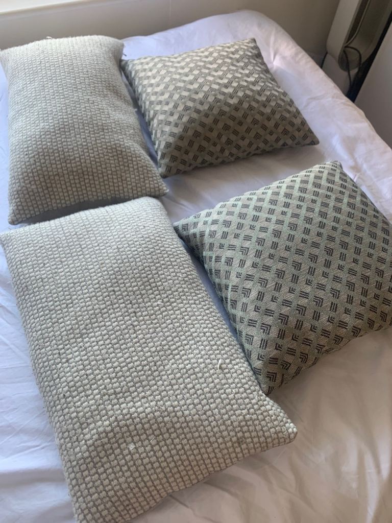 Free cushions 