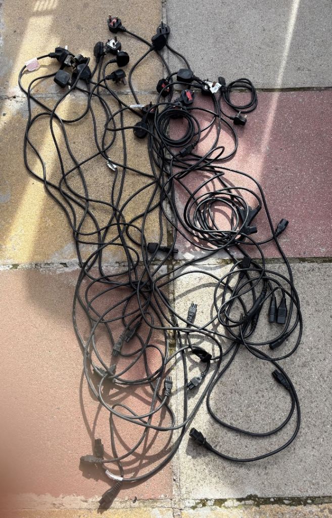 Bundle of Computer Power Leads Job Lot