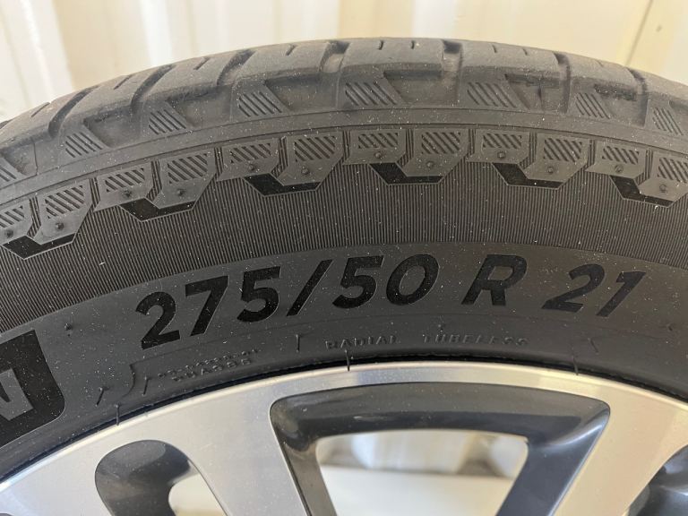 275/50 R 21 tyres and Alloys Range Rover