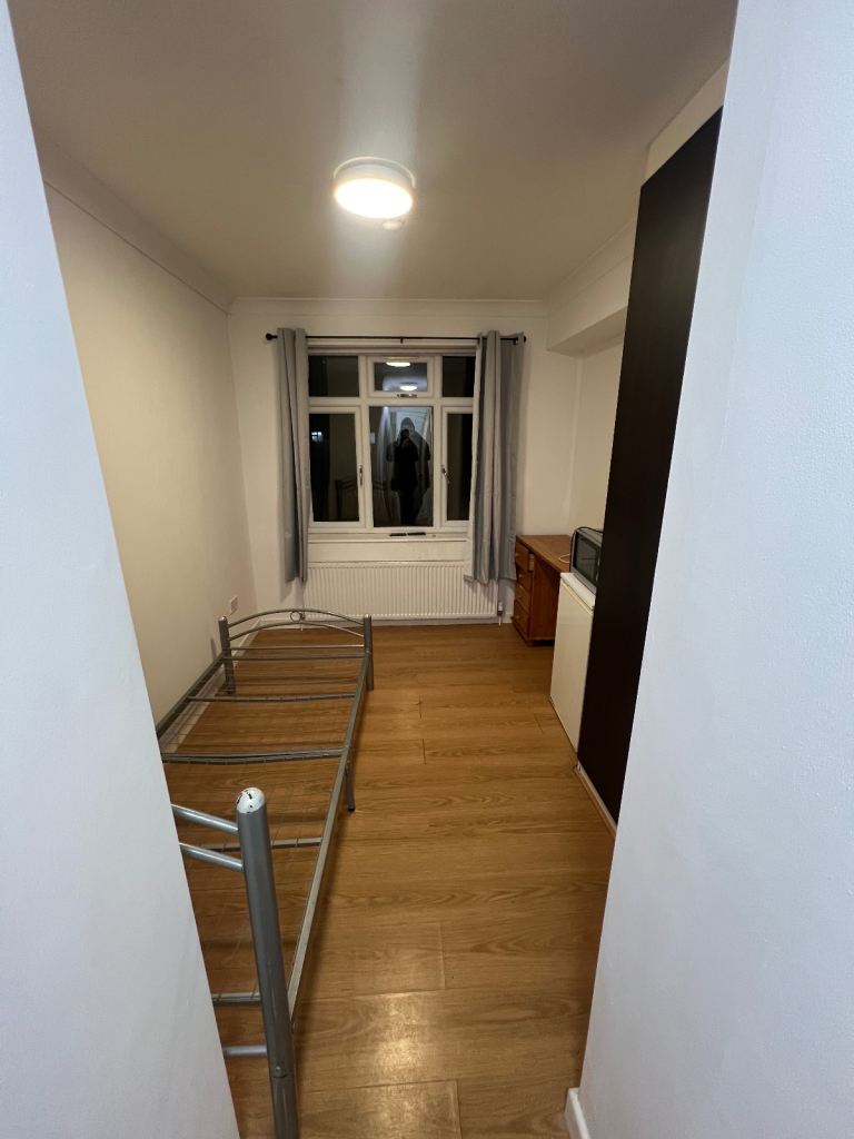 Studio Flat in Southall