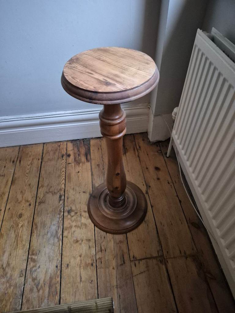 Solid pine plant stand