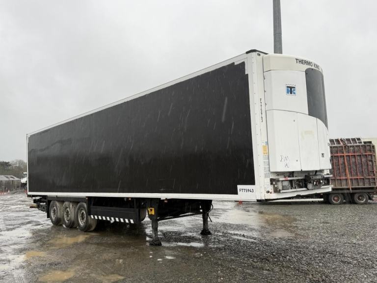 SCHMITZ 45FT FRIDGE WITH TAILLIFT TRI AXLE TRAILER