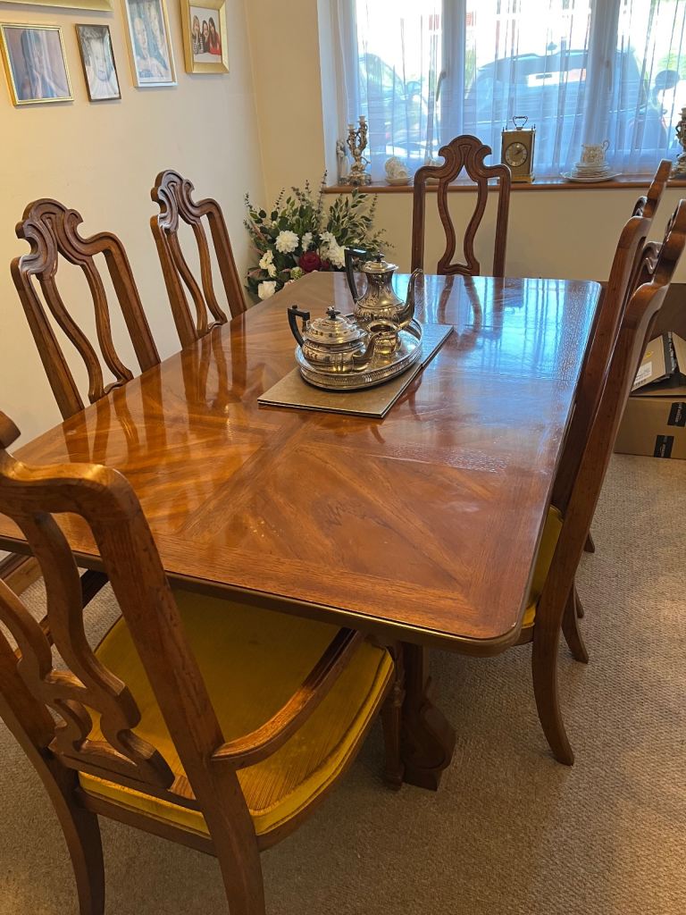 Drexel Dining table and chairs