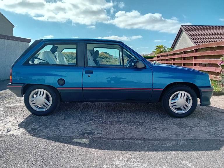 Vauxhall, NOVA 1400 SR, Hatchback, 1990, Manual, 1389 (cc), 3 doors