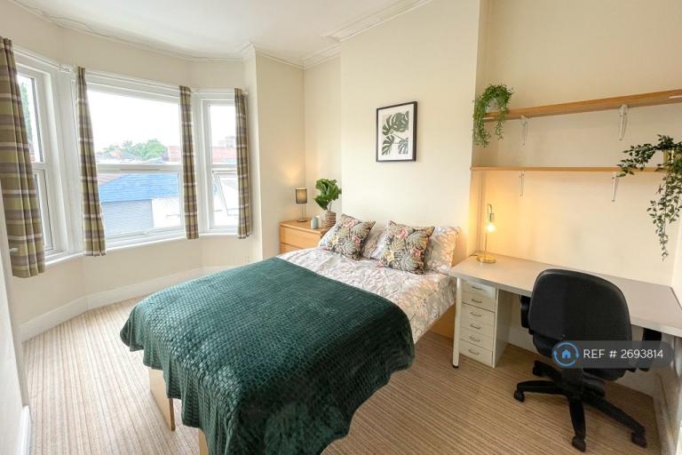 6 bedroom house in Cambridge Road, Southampton, SO14 (6 bed) (#2693814)