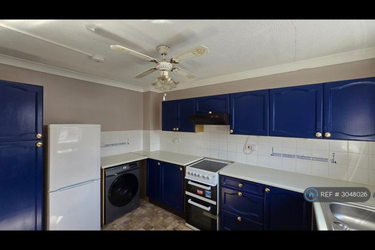 2 bedroom flat in Petersham House, Southsea, PO5 (2 bed) (#3048026)