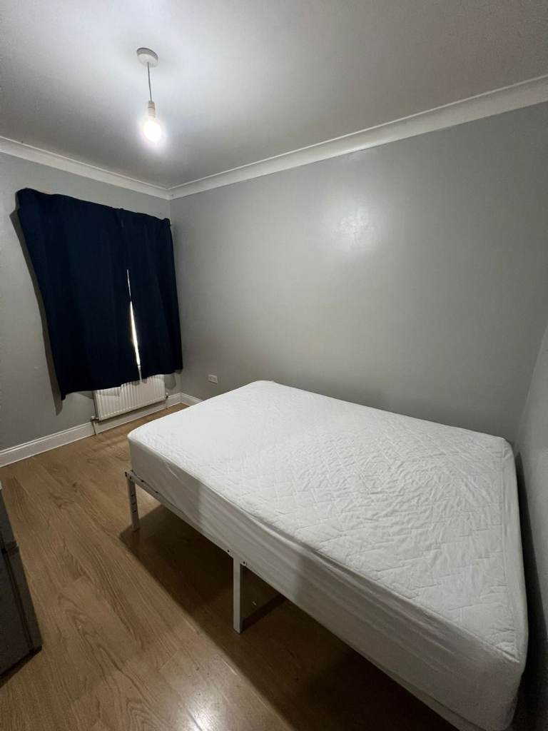 ✨ COZY DOUBLE ROOM AVAILABLE IN MILE END 💫