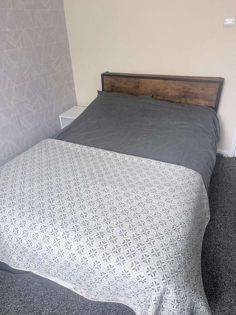 1 spacious double bedroom for rent ***All bills included***
